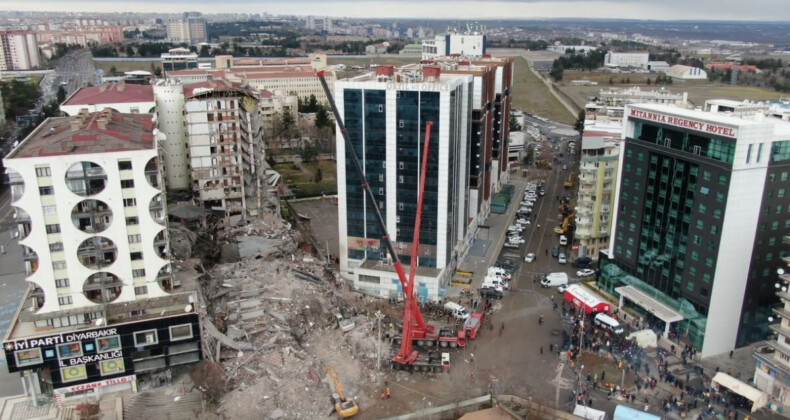 Diyarbakır’da depremde yıkılan siteden sağ kurtulanlara 6 ay sonra elektrik faturası geldi