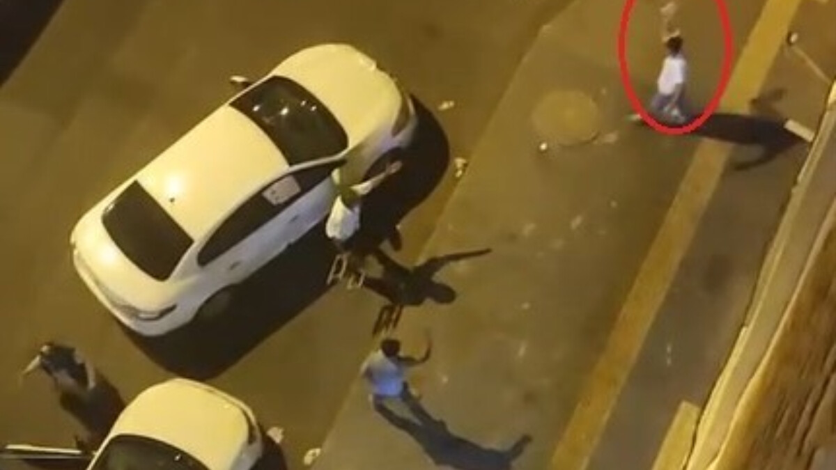 Diyarbakır’da iki grubun tabureli kavgası kamerada