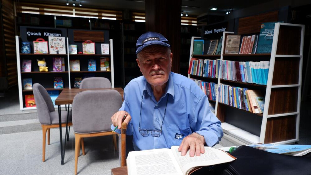 Edirne’de iki üniversite mezunu 80 yaşındaki adam üçüncü üniversitesini kazandı