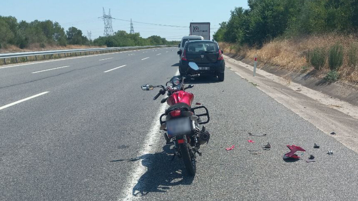 Edirne’de motosiklet sürücüsü babasının kullandığı otomobile çarptı