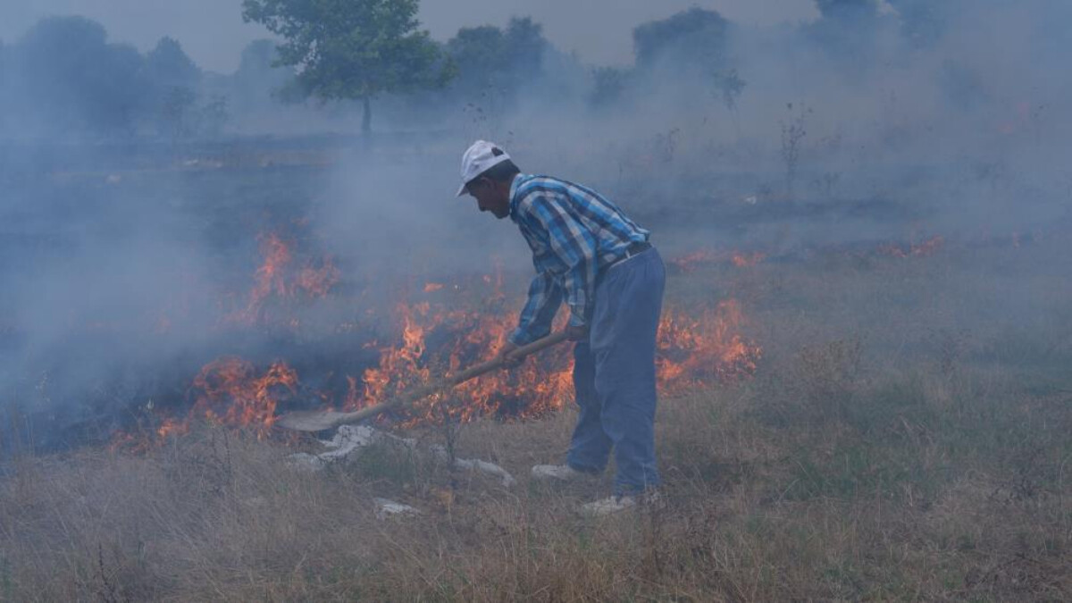 Edirne’de otluk alanda yakılan çekyatlar yangına sebep oldu