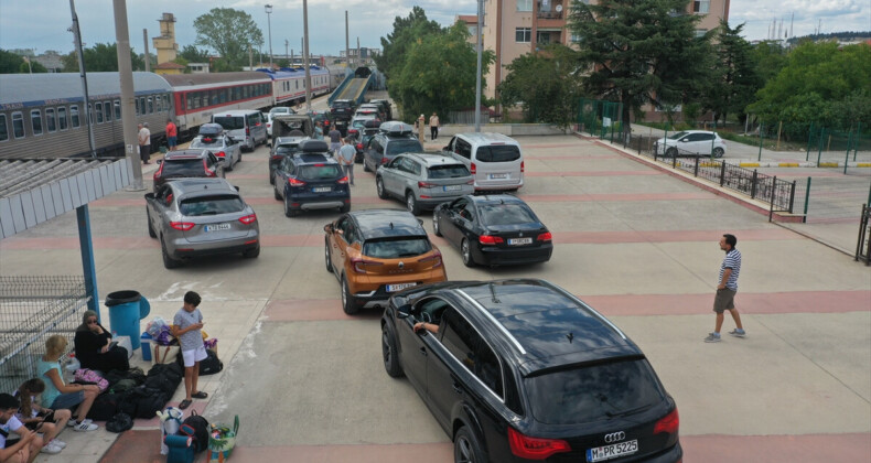 Edirne’de sıla yolunda arabalı tren: Memleket hasreti bizim içimizde yanan bir ateş