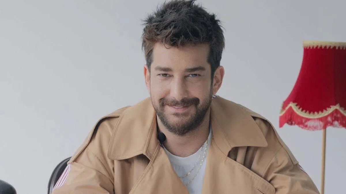 Enis Arıkan ablasını paylaştı, her gören Ezgi Mola sandı! “Resmen ikiz”