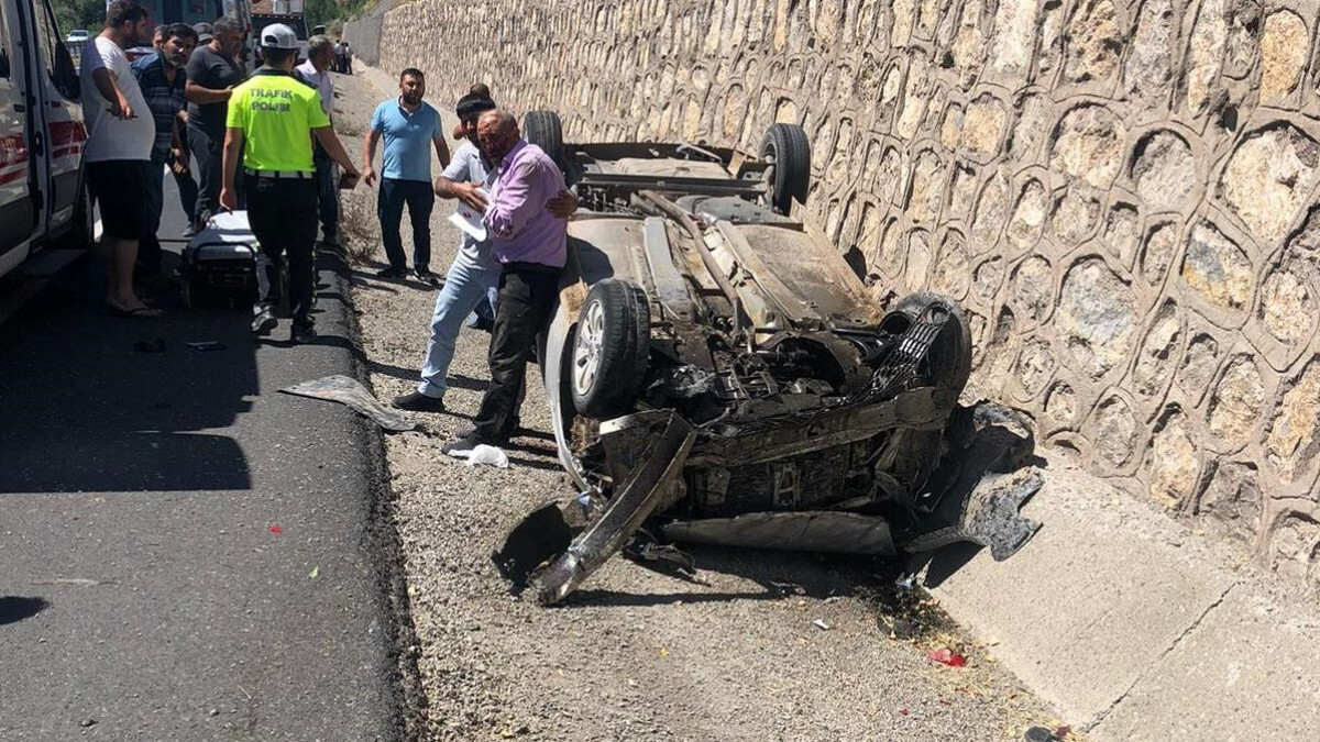 Erzincan’da 4 kişinin yaralandığı trafik kazasında adeta can pazarı yaşandı