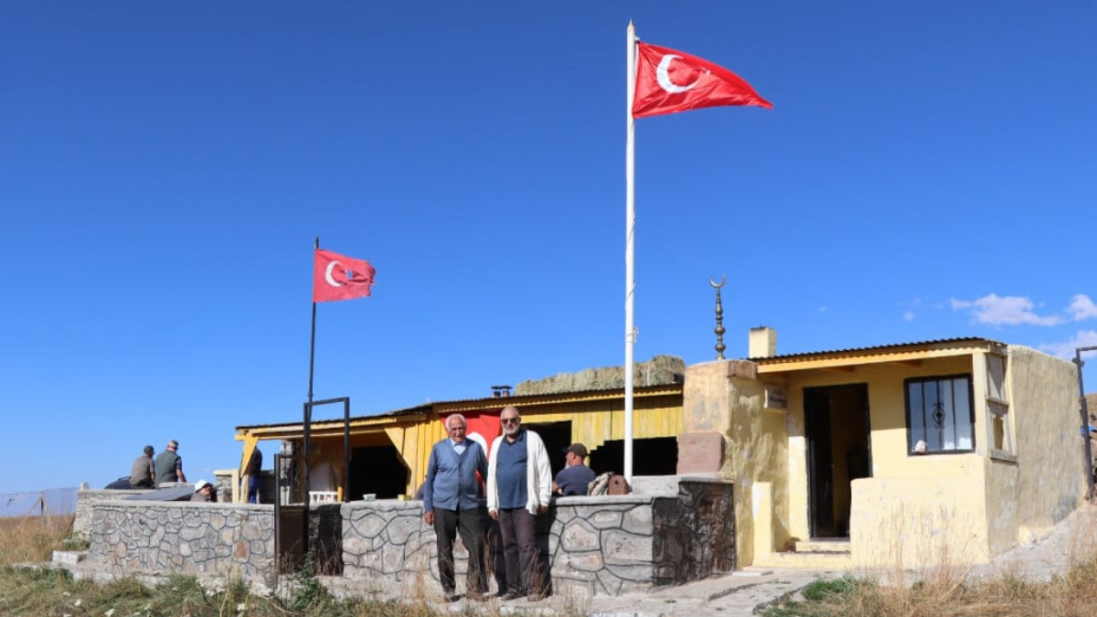 Erzurum’da dedesinin vasiyetini yerine getirdi: Allahuekber Dağı’nda barınak yaptı