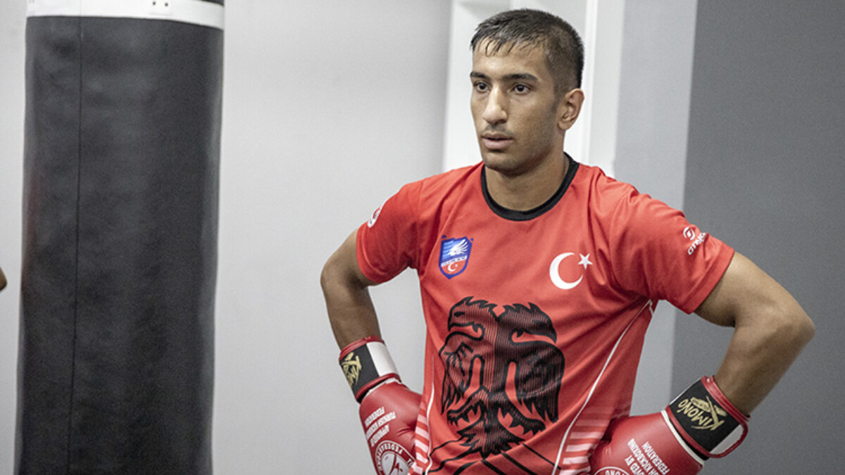 Erzurumlu Muhammet Emin, kick boksta milli hayalini kilometrelerce yol katederek gerçek kıldı