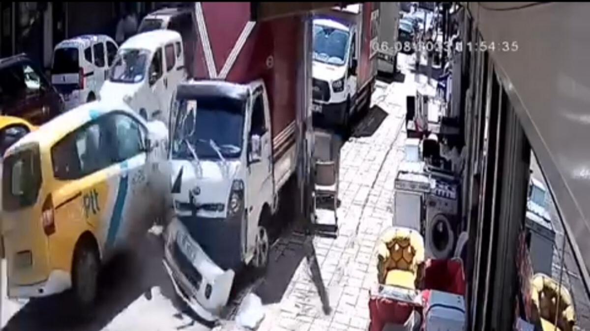 Esenyurt’ta alkollü sürücü trafiği birbirine kattı