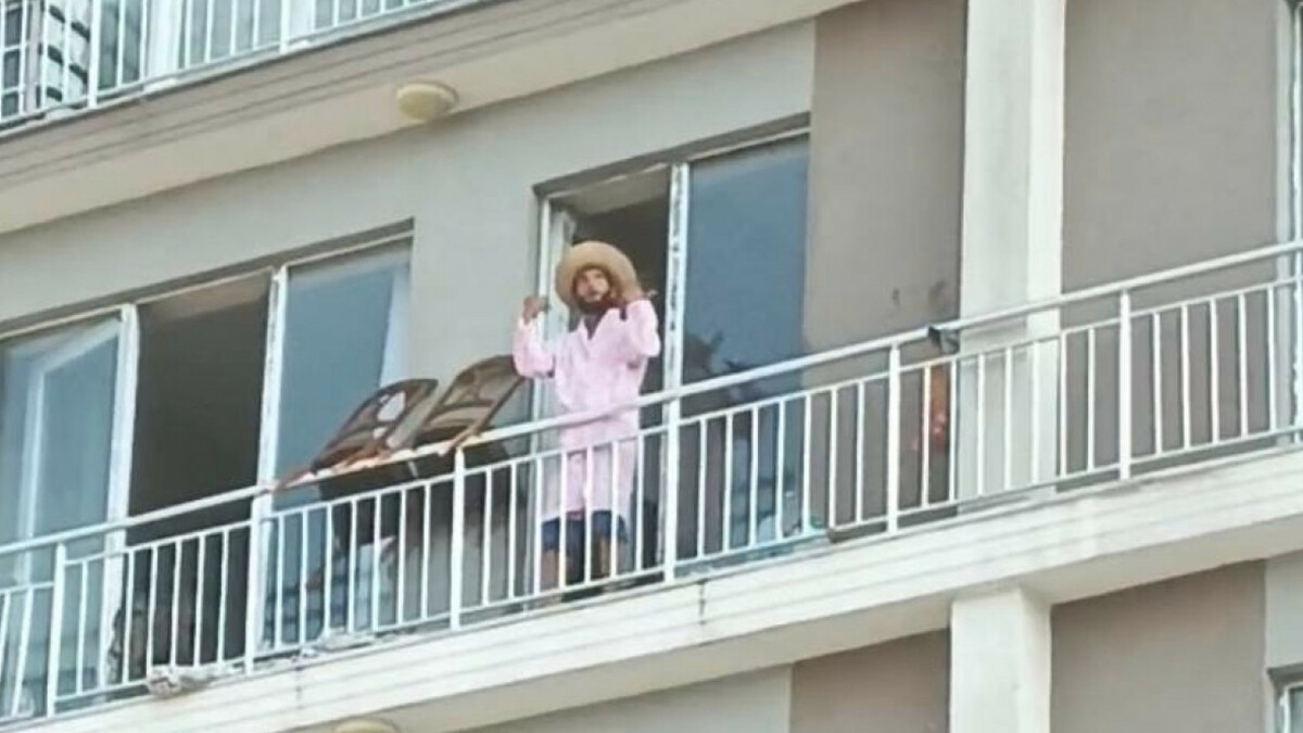 Esenyurt’ta balkondan çevreye rahatsızlık veren şahıs gözaltına alındı