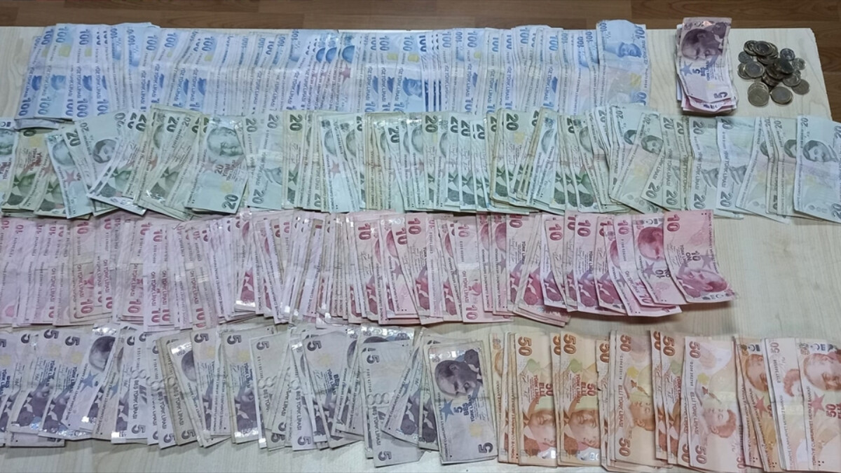 Eskişehir’de dilencinin elindeki poşetten 13 bin 630 lira çıktı