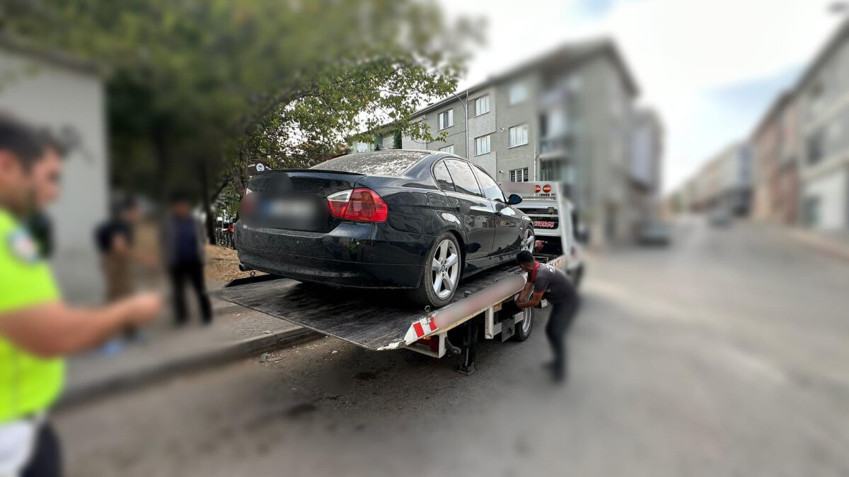 Eskişehir’de ilkokulun önünde tehlikeli drift manzarası: Sürücüye ceza yağdı