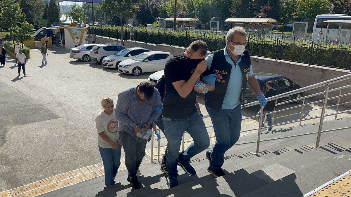 Eskişehir’de vatandaşları sahte dekontla 700 bin lira dolandıran 4 şüpheli tutuklandı