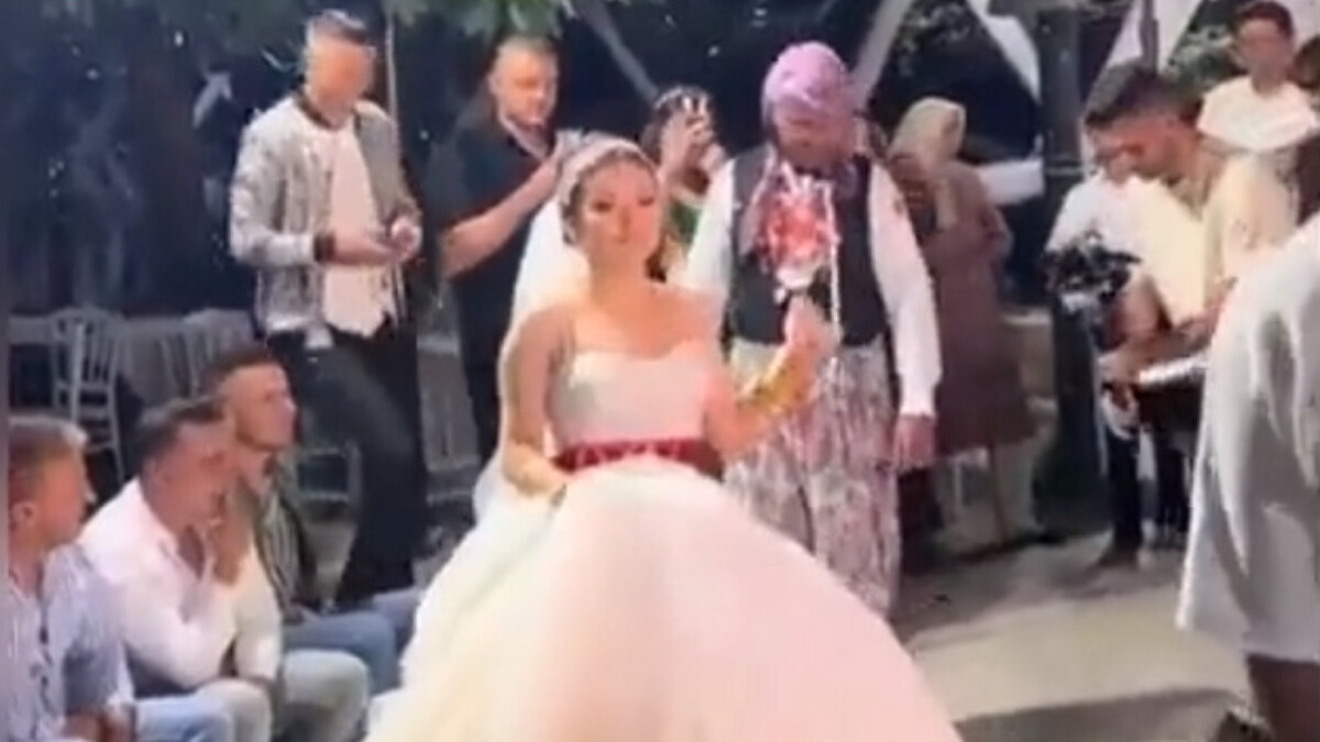 Film gerçek oldu! Gelin damadı “Salako” yaptı, tasma takıp gezdirdi!