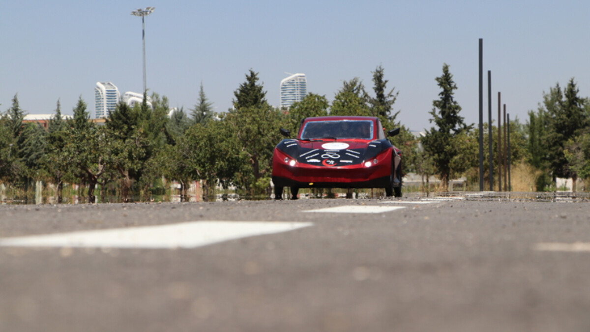 Gaziantep’te üniversite öğrencileri, tamamen yerli imkanlarla 2 elektrikli otomobil üretti