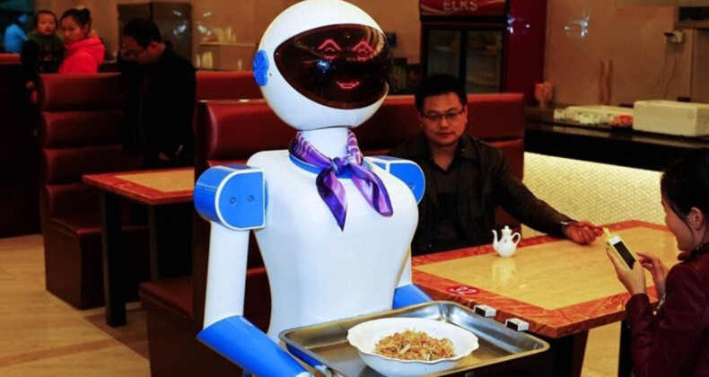 Geleceğe yatırım! Robotlar restoranları ele geçirmeye başladı