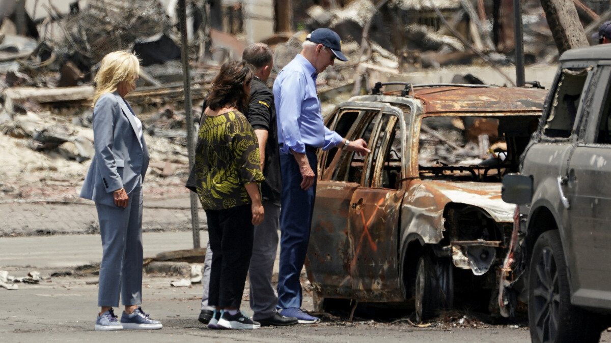 Günler sonra yangının çıktığı Hawaii’ye gitti: ABD Başkanı Biden’a protestolu karşılama