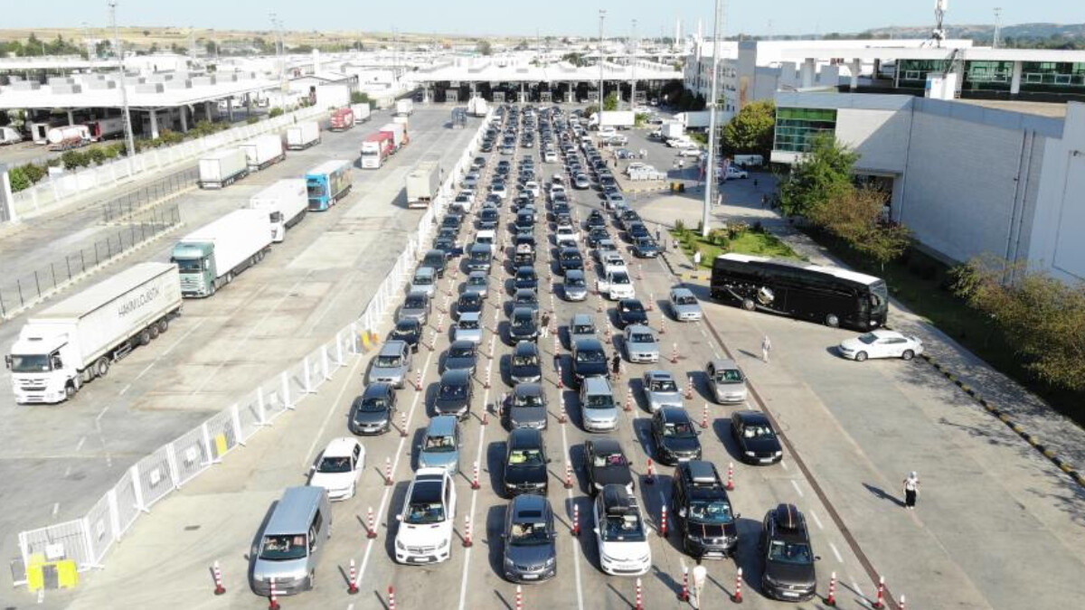 Gurbetçiler tatil sonrası Avrupa’ya dönüyor: Ezan sesini duymamak çok zor…