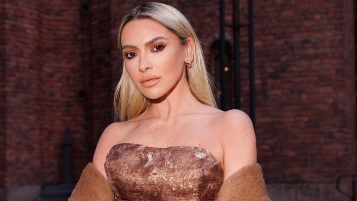 Hadise’nin çocukluk fotoğrafı sosyal medyayı salladı! Gören şaştı kaldı