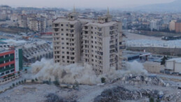 Hatay’da 16 katlı rezidansın son bloğu da yerle bir oldu