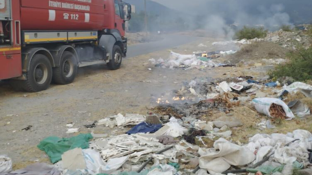 Hatay’da çöp yangını büyümeden kontrol altına alındı