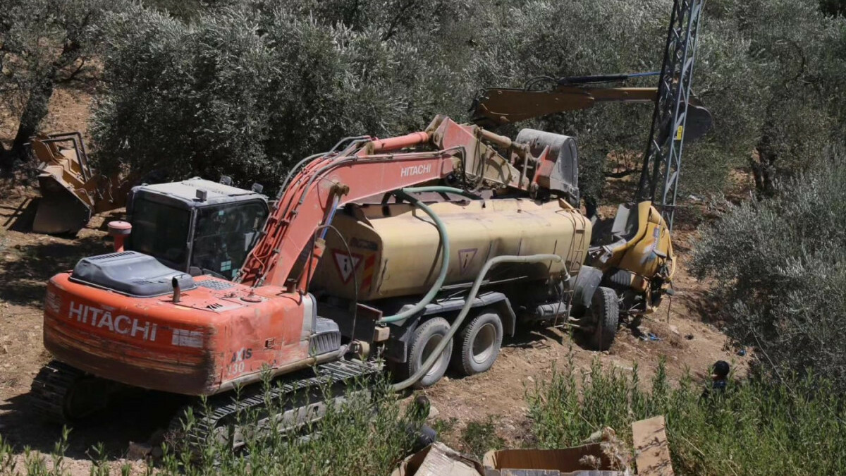 Hatay’da su tankeri şarampole yuvarlandı