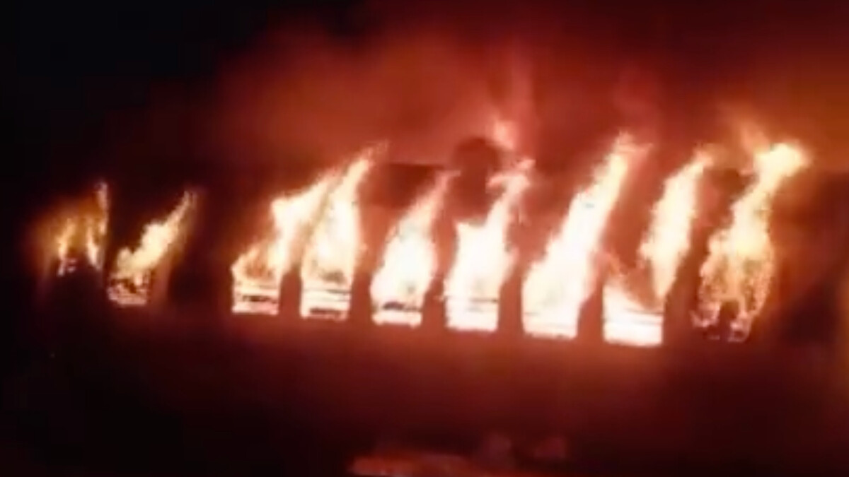 Hindistan’daki yolcu treni yandı! 9 kişi öldü