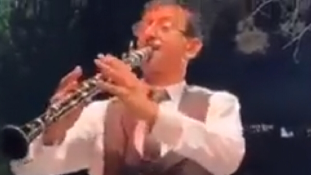 İmamoğlu, Davutoğlu ve Özgür Özel’e benzeyen klarnetçi gündem oldu