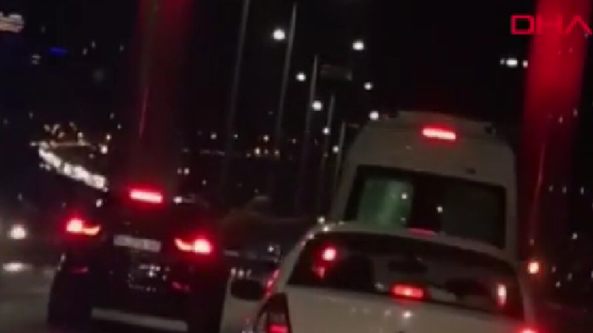 İstanbul 15 Temmuz Şehitler Köprüsü’nde kavga! Camdan sarkıp vurmaya çalıştı…