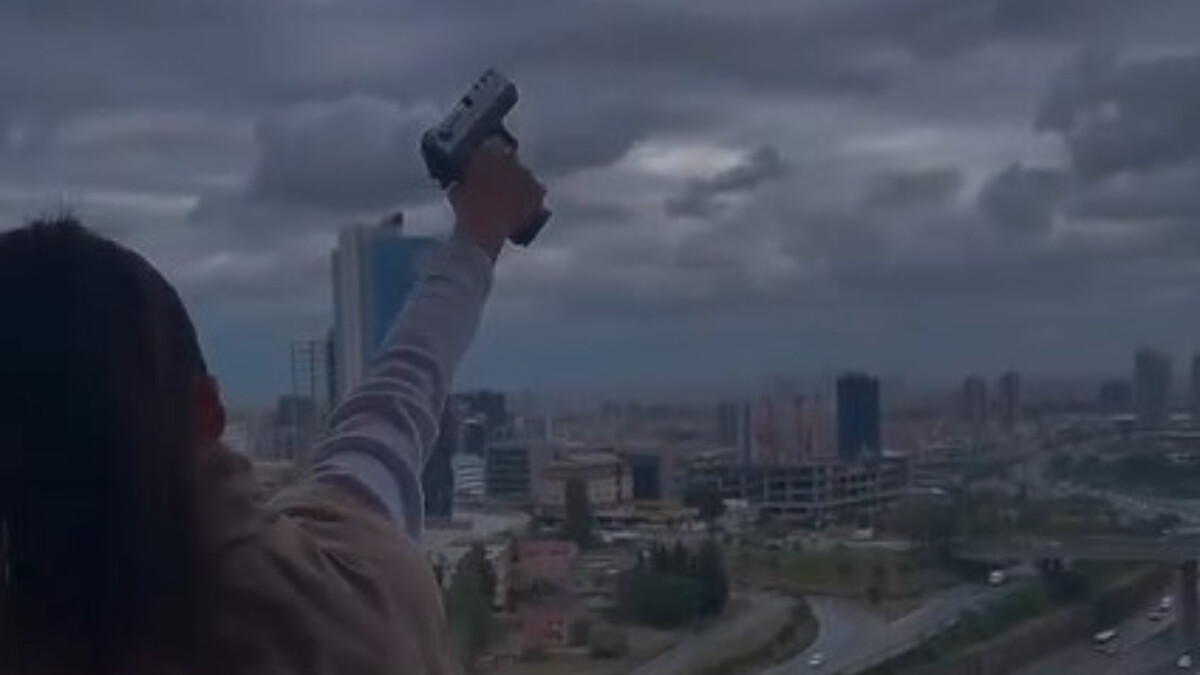 İstanbul Bağcılar’da balkondan silahla havaya ateş eden maganda yakalandı