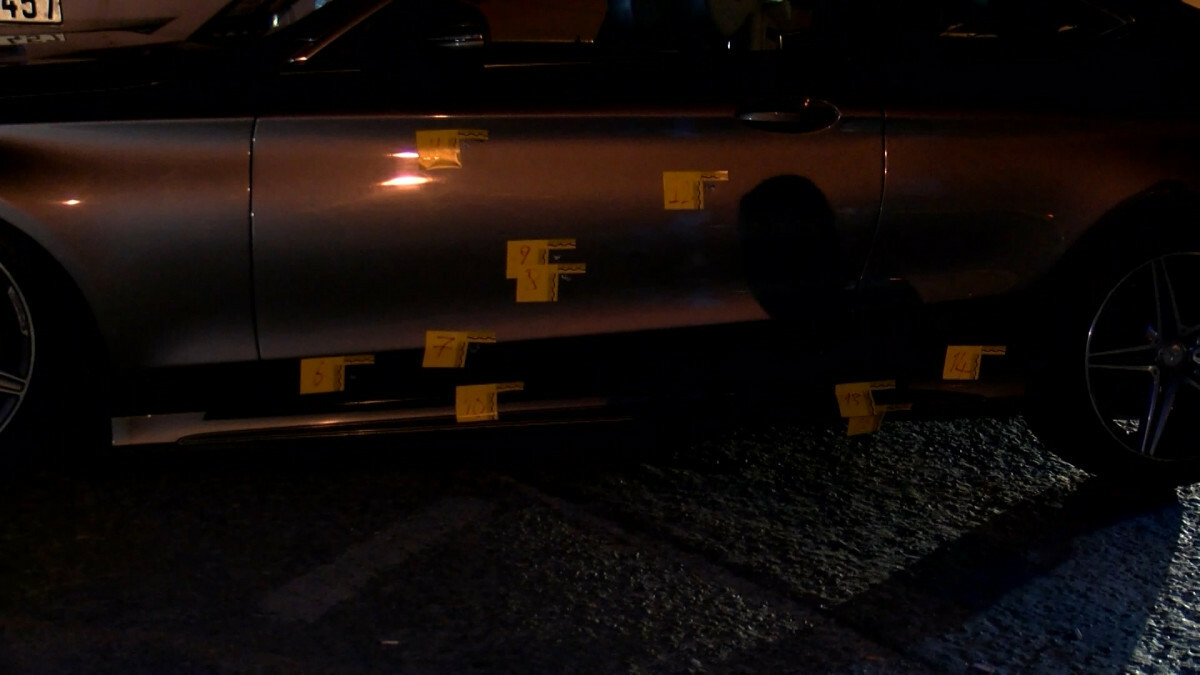 İstanbul Başakşehir’de kurşunlanan lüks otomobil kamyona çarptı