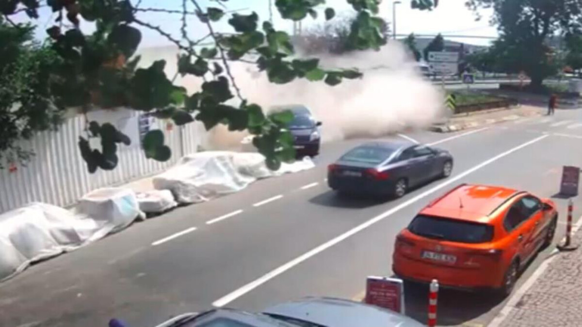 İstanbul Beşiktaş’ta 1 kişinin öldüğü tarihi binada çökme anı kameraya yansıdı