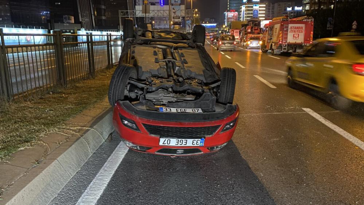İstanbul Beşiktaş’ta taksiye çarpan otomobil takla attı: 2 yaralı