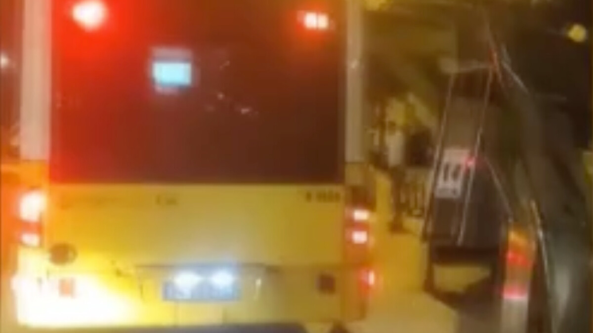 İstanbul Beyoğlu’nda durağa dalan İETT otobüsü kaçtı