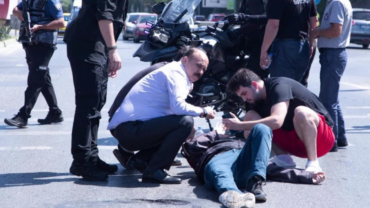 İstanbul İl Emniyet Müdürü Zafer Aktaş, yolda gördüğü kazazedeye yardım etti