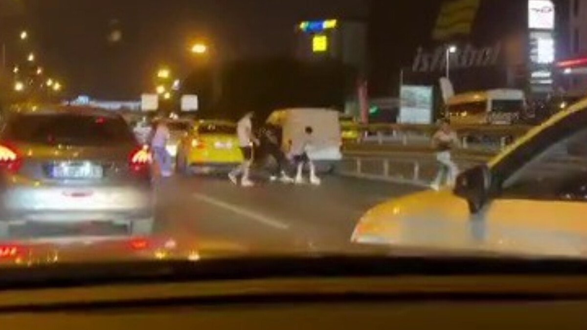 İstanbul Kadıköy’de yol kavgası