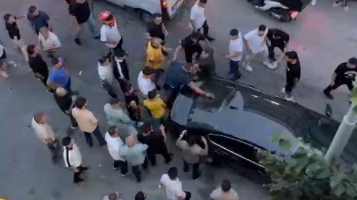 İstanbul’da 2 kişi sokak ortasında birbirine girdi: O anlar kamerada