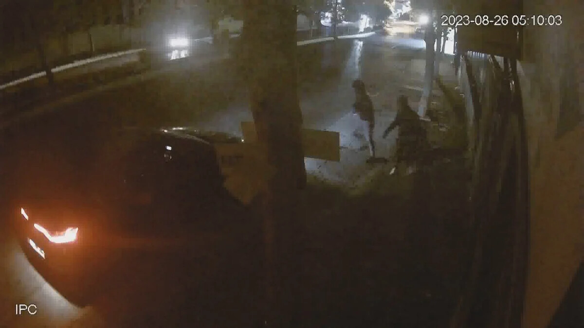 İstanbul’da camı kıramayınca benzin ile bina yaktılar