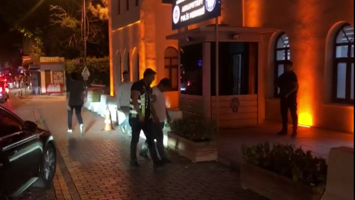 İstanbul’da değnekçiye suçüstü: Polisten ücret istedi