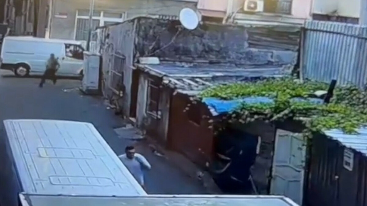 İstanbul’da denetimden kaçan göçmenleri mahalleli çelme takarak durdurdu