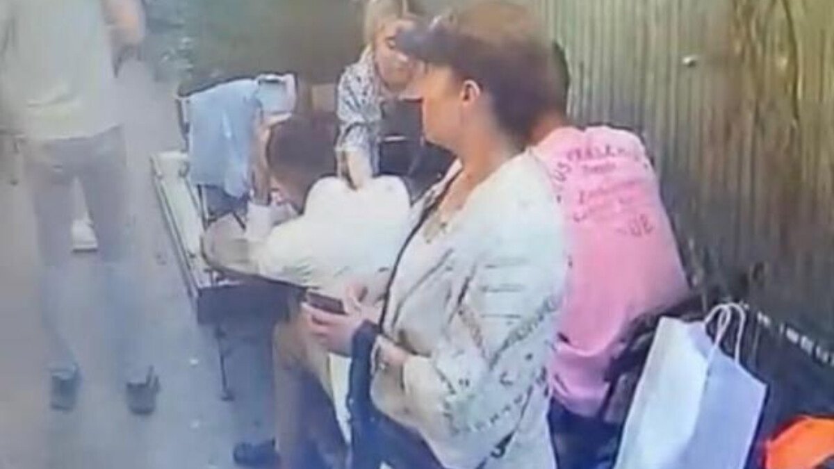 İstanbul’da hırsız hem çalarken hem harcarken kameraya yakalandı