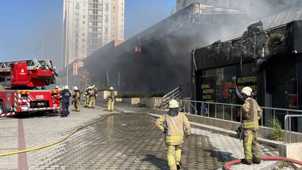 İstanbul’da iş yeri alevlere teslim oldu! Ekipler yangını kontrol altına aldı