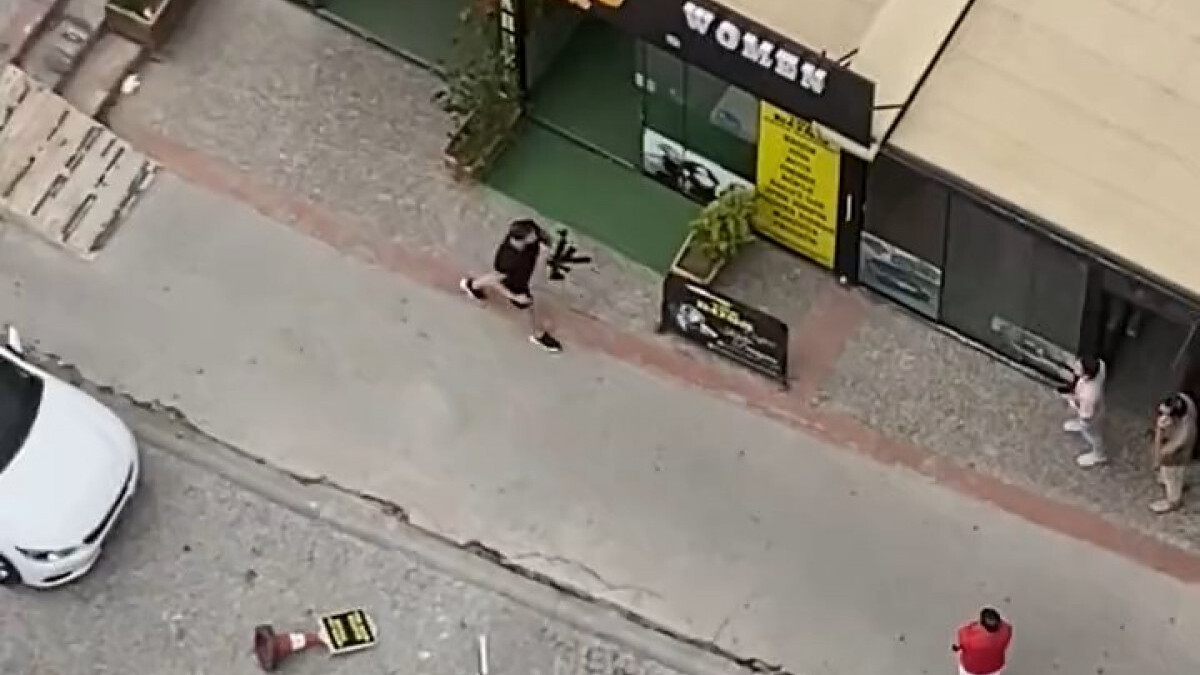 İstanbul’da kuaföre pompalı tüfekli saldırının görüntüleri