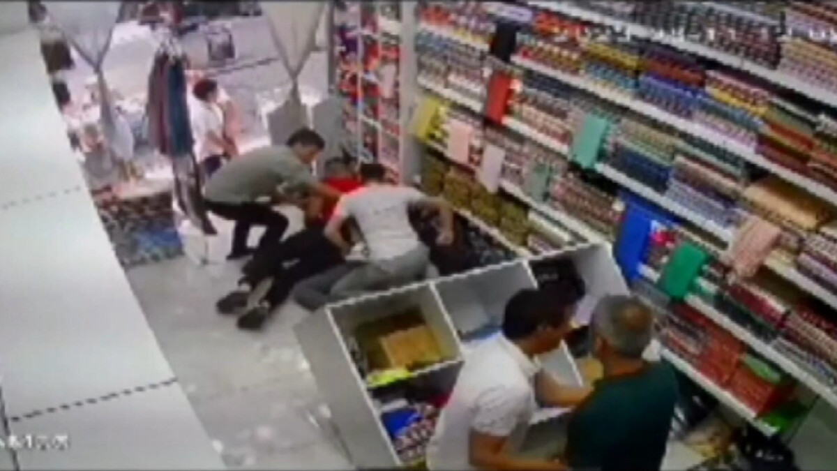 İstanbul’da mağazaya gelen 3 saldırgan çalışanı darbetti: Serbest kaldılar