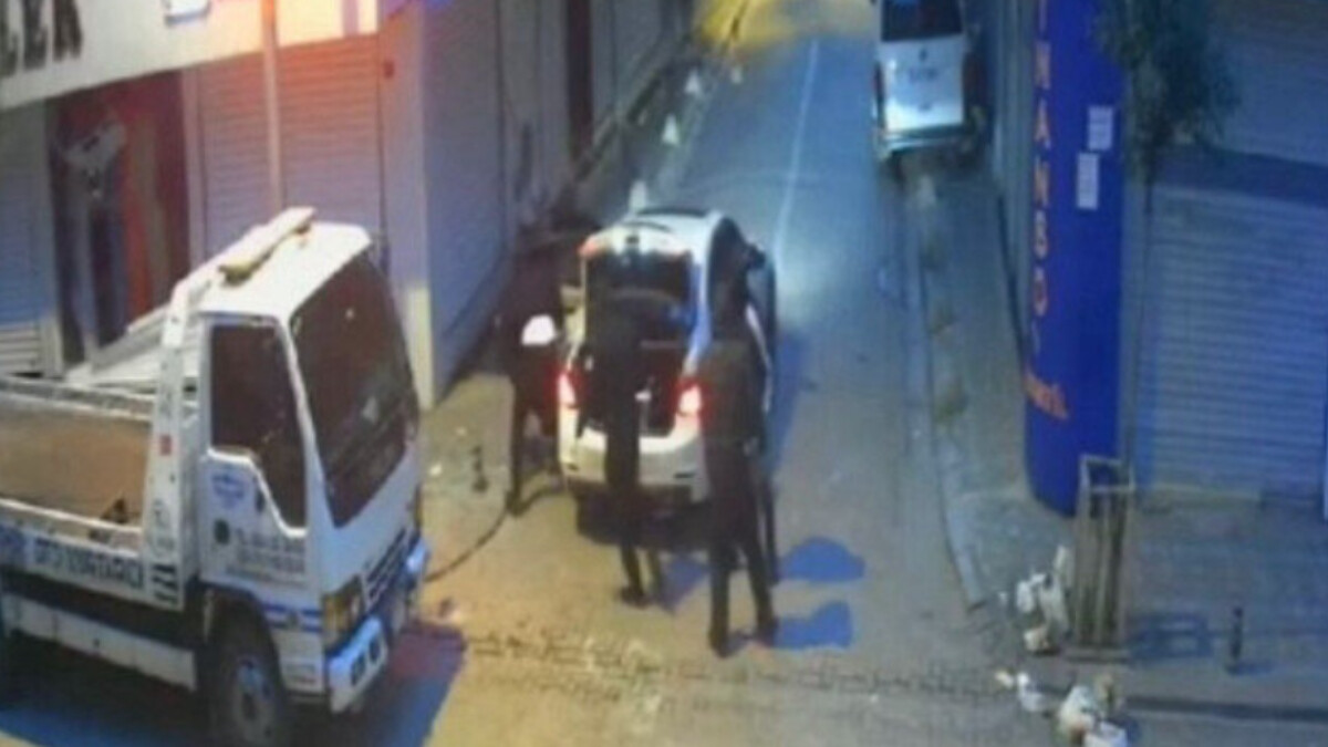 İstanbul’da mahalleli, kasa hırsızlarını saksıyla engelledi