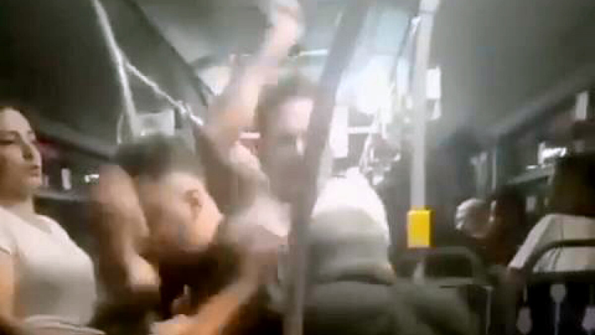 İstanbul’da metrobüs içinde yumruklu kavga! Tartışma kontrolden çıktı