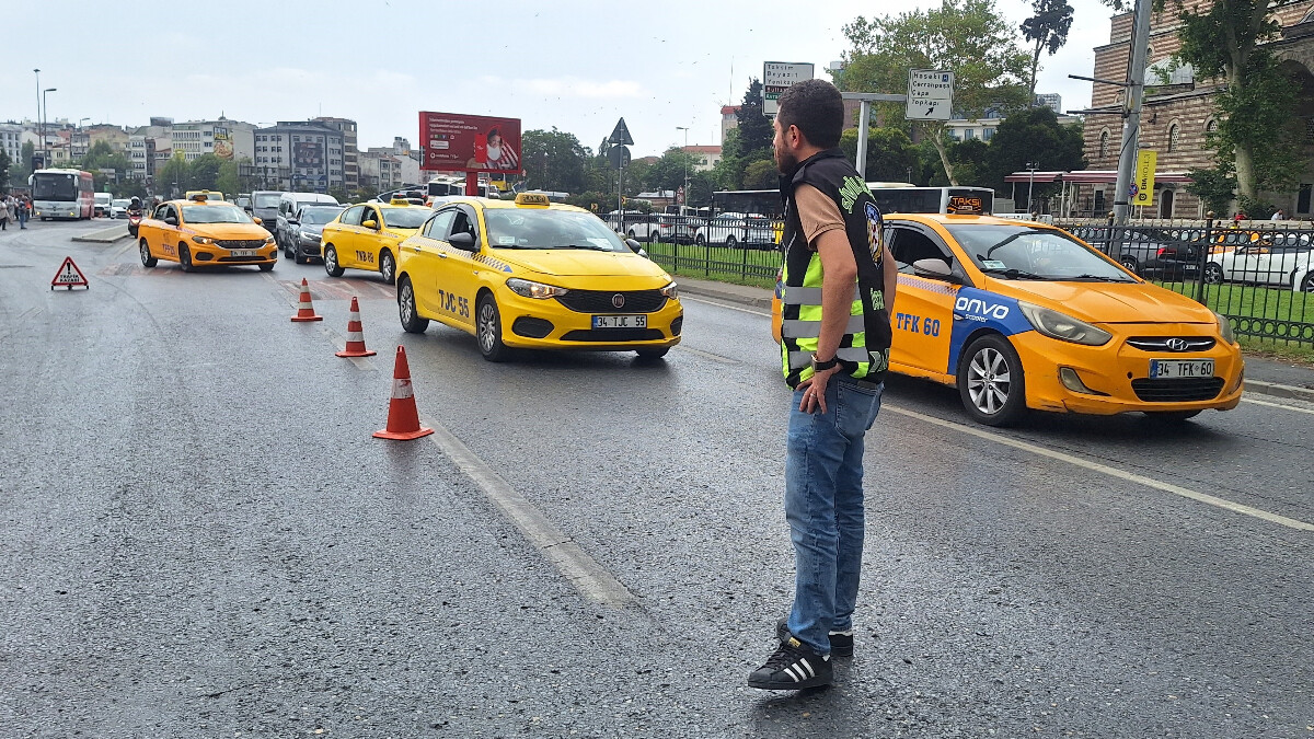 İstanbul’da muayenesi biten taksi şoförü araç sahibine tepki gösterdi: Hayırlı olsun