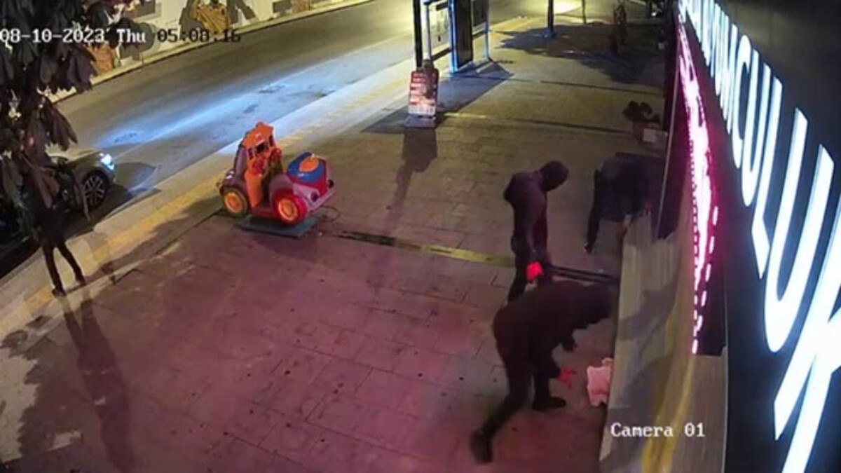 İstanbul’da oynarak hırsızlık yapmaya gelen hırsızlar 1 milyon liralık altın çaldı