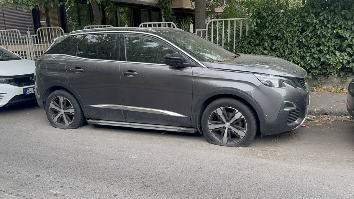 İstanbul’da park halindeki araçların lastikleri patlatıldı