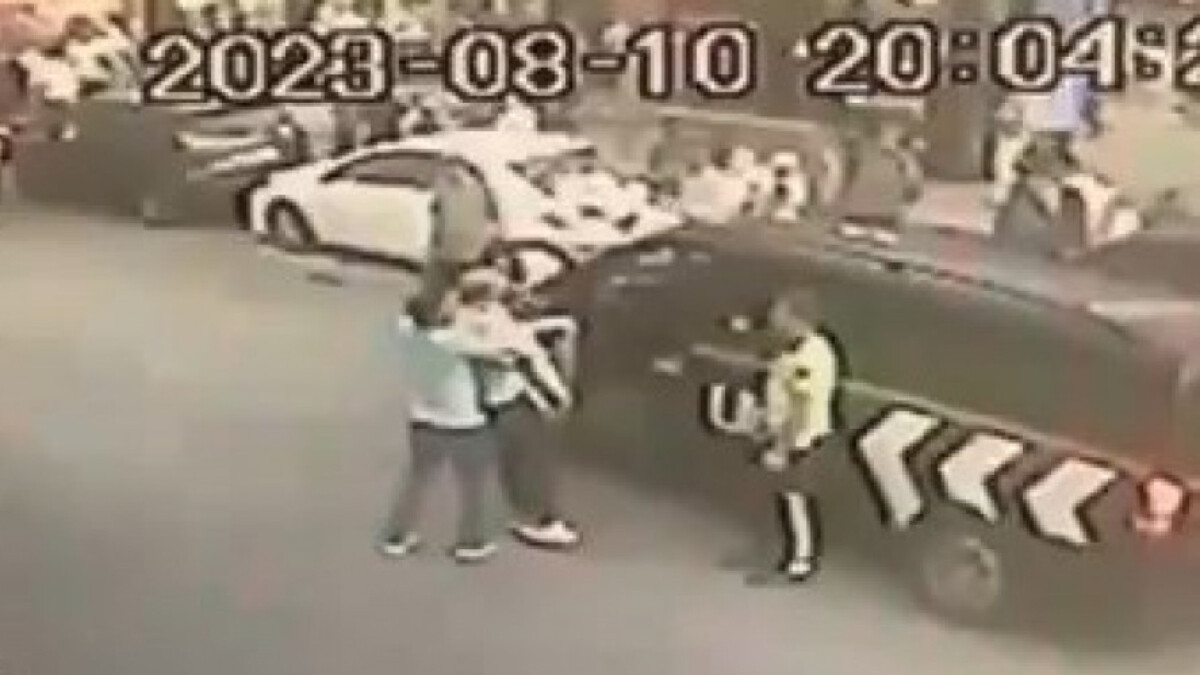 İstanbul’da şoför boğazına kaçan sakızdan heimlich manevrasıyla kurtarıldı