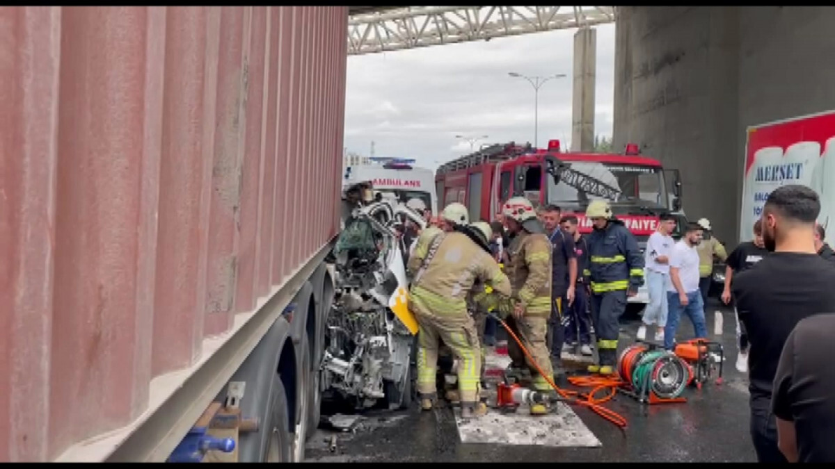 İstanbul’da trafik kazası! Trafik durma noktasına geldi