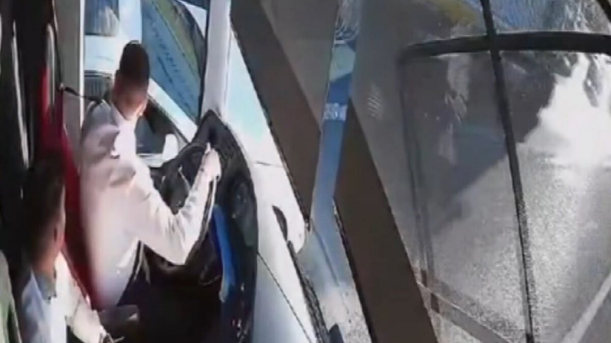 İstanbul’da yolcu otobüsünün önünü geçen sürücü, can sağlığını hiçe saydı